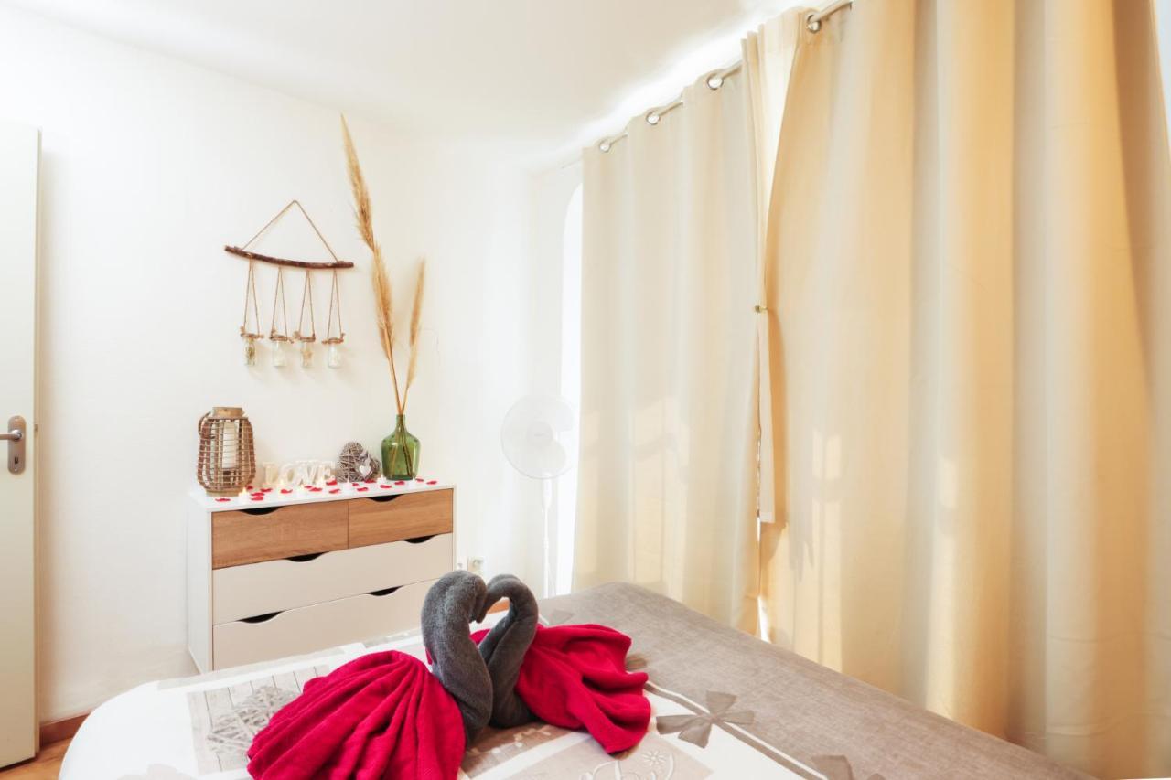 Les Bulles Médiévales: Wellness Apartment with Spa & Sauna Carcassonne Exterior photo